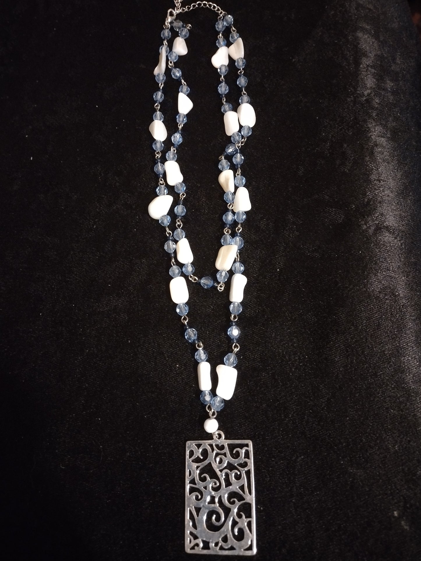Women blue/white 2 layered necklace